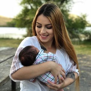 Meet your Posher, Athziri